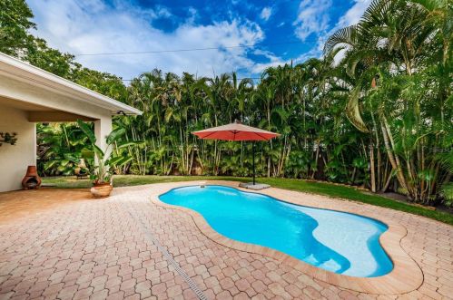 2152 75th Way, Saint Petersburg FL  33710-3846 exterior