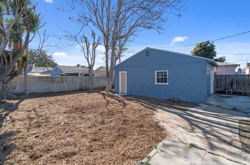 720 Palmer St, Compton CA  90220-1916 exterior