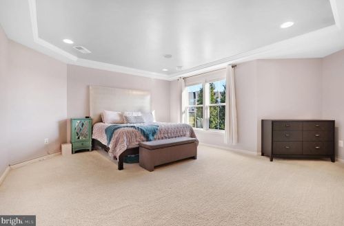 9193 Lake Preston Ct, Bristow VA  20136-6170 exterior