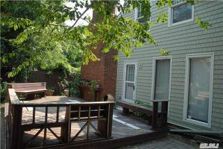 1808 Oak St, Westbury, NY 11590-5315