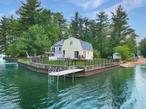 201 Shore Dr, Salem, NH 03079-1641