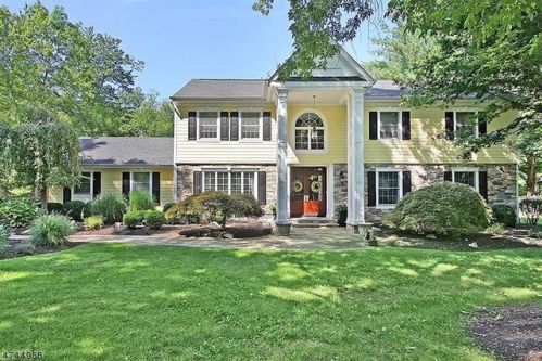 202 Skyline Dr, Millington, NJ 07946-1902