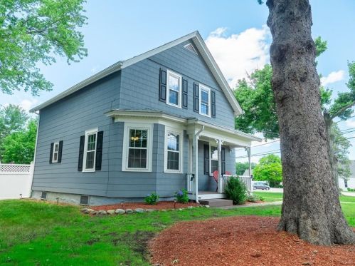 221 School St, Lincoln, RI 02865-3724