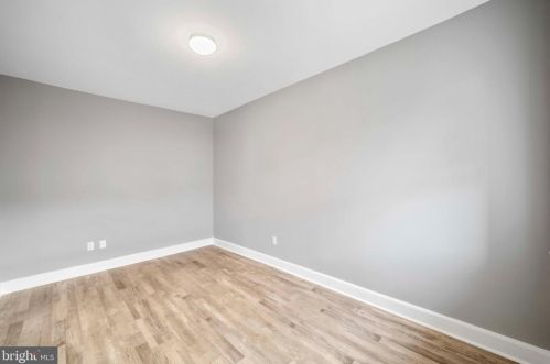 430 Manor Rd, Beverly NJ  08010-1028 exterior