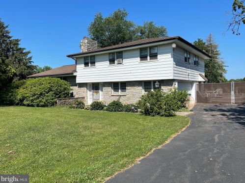 1767 Schwenksville Rd, Collegeville, PA 19473-1943