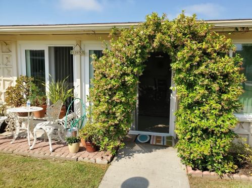 1550 Homewood Rd, Seal Beach, CA 90740-4687
