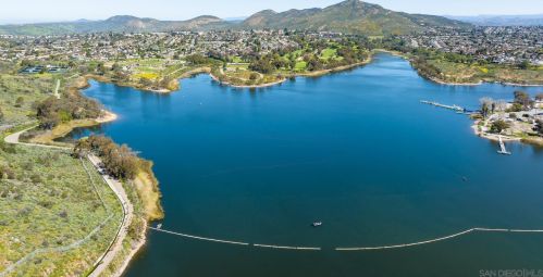 6623 Ballinger Ave, San Diego CA  92119-1822 exterior