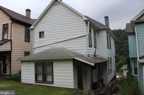 62 Harrison St, Piedmont, WV 26750-1246