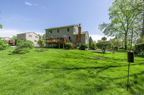 92 Blackberry Dr, Sears Corners, NY 10509-4112
