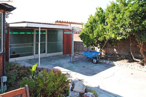 16497 Kent Ave, San Lorenzo CA  94580-1230 exterior