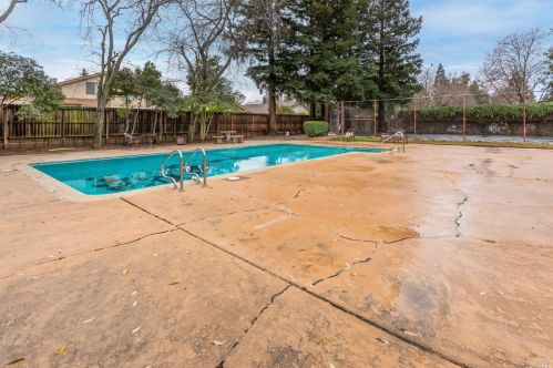 542 Arcadia Dr, Vacaville CA  95687-3354 exterior