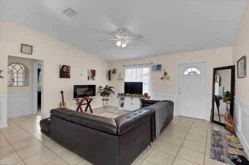 3812 13th St, Lehigh Acres, FL 33976-2834