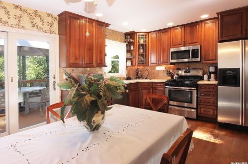 107 Scudder Pl, Northport NY  11768-3027 exterior