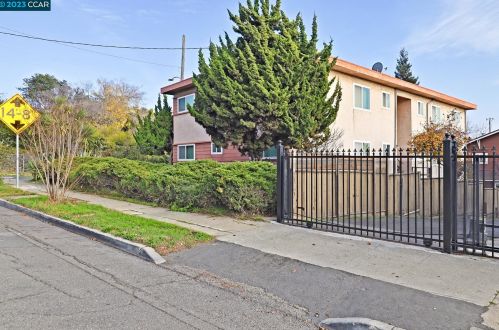 3201 Arkansas St, Oakland CA 94602-3707 exterior