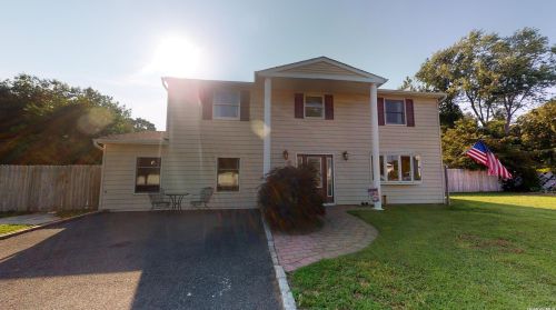 6 Heather Ct, South Setauket, NY 11720-3051