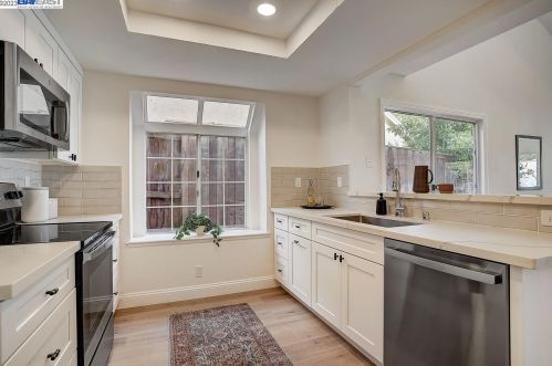 1547 Trimingham Dr, Pleasanton CA  94566-8407 exterior