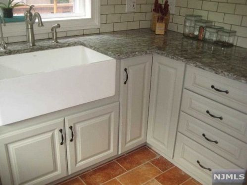 3 Willow Ln, West Milford Lakes NJ  07480-1334 exterior