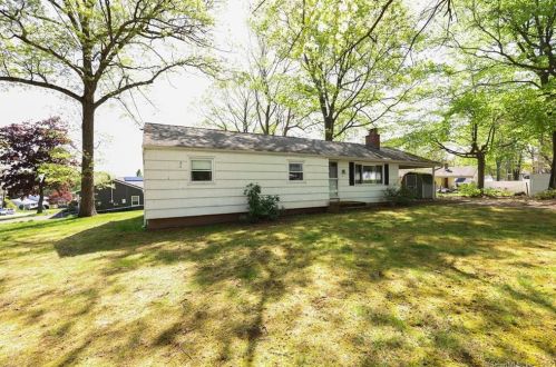 5 Rosewood Dr, Plainville, CT 06062-1038