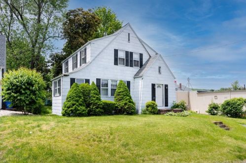 18 Fanway Ave, Bristol, CT 06010-4473