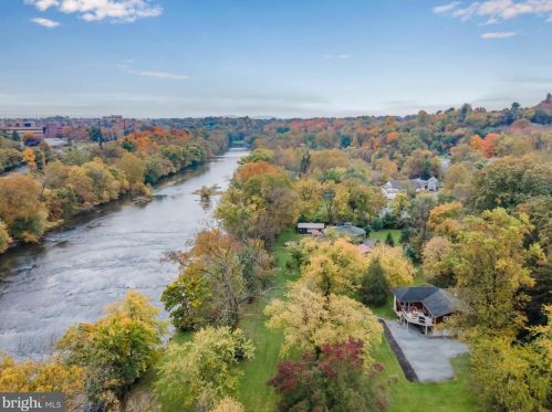 1013 Oyster Mill Rd, Camp Hill, PA 17011-1002