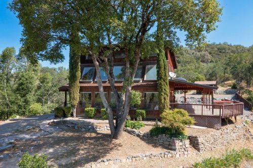 400 Deghi Ln, Ukiah, CA 95482-8753