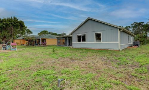 1011 Alexandria Ave, Fort Pierce FL 34953-3401 exterior