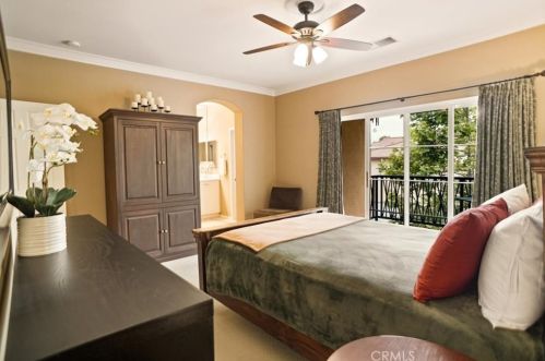 27960 Trillium Ln, Santa Clarita CA  91354-1211 exterior