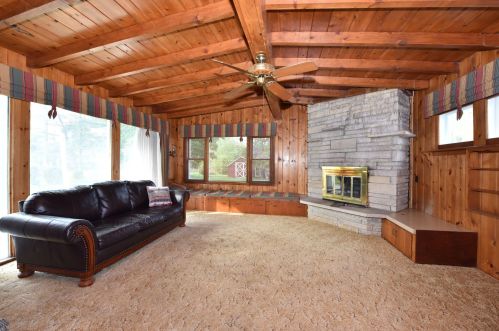1535 Calhoun Rd, Waukesha, WI 53151-1378