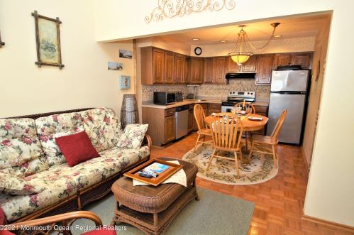 138 Hancock Ave, Pelican Island, NJ 08751-2025