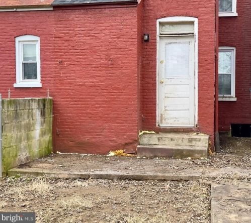 565 Pershing Ave, Lancaster PA  17602-4369 exterior