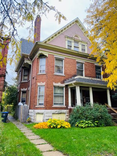 3217 Wells St, Milwaukee, WI 53208-3325