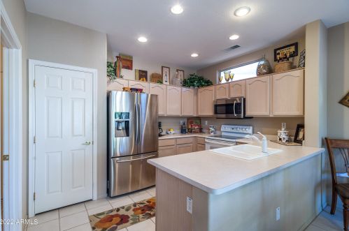16528 Blackhawk Ct, Sun City, AZ 85374-5104