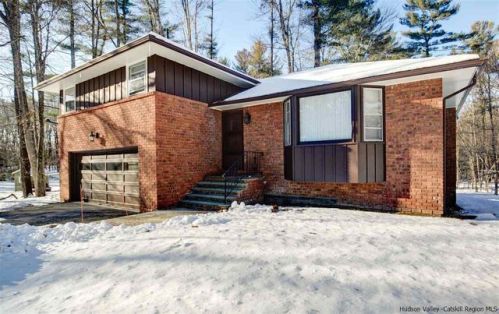 49 Plochmann Ln, Woodstock, NY 12498-1615