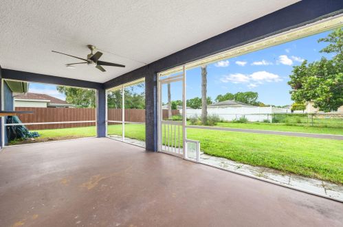 462 Mainsail St, Fort Pierce FL  34983-1265 exterior