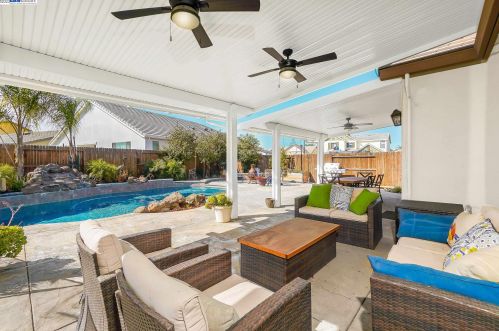 1611 Red Pheasant Ln, Manteca CA  95337 exterior