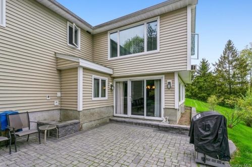 68 Wood St, Mahopac NY  10541-4904 exterior