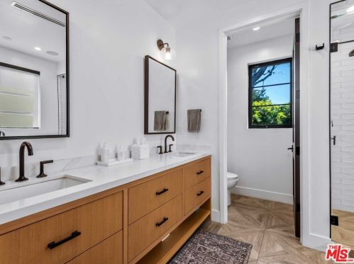 12226 Huston St, North Hollywood CA  91607-3617 exterior