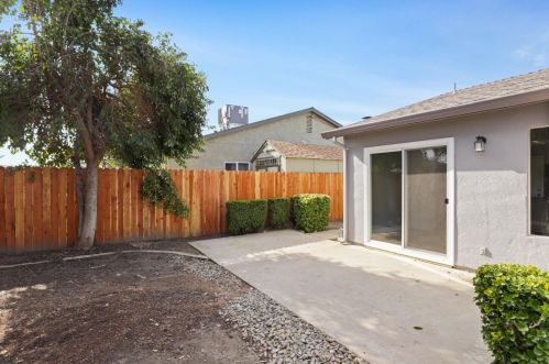 548 Denise Dr, Ripon CA  95366-2808 exterior