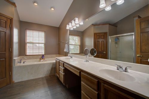 3916 Buckhill Dr, Covington KY  41018-2964 exterior