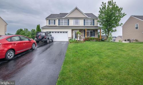 385 Torrey Pines Dr, Mount Wolf, PA 17347-9226