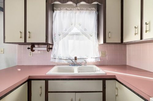 59 Grinnell Ave, Tiverton RI  02878-1901 exterior