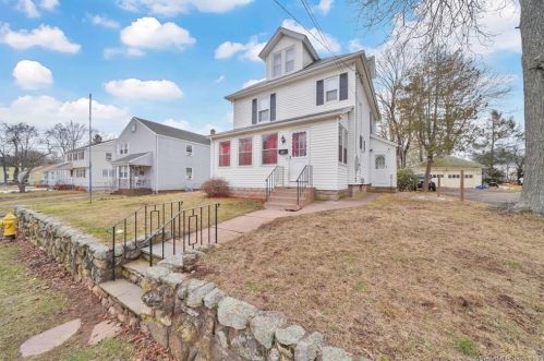 46 Glenwood St, Manchester CT  06040-6142 exterior