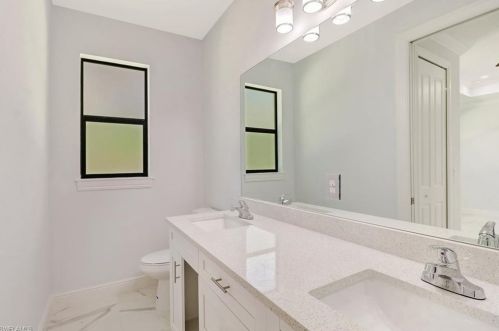 2565 60 Ave, Naples FL 34120-2684 exterior