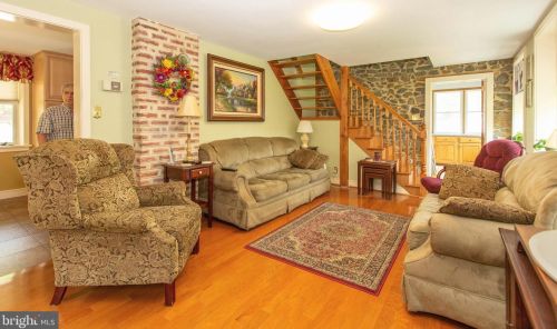 8 Woodside Ave, Collegeville, PA 19473-1749