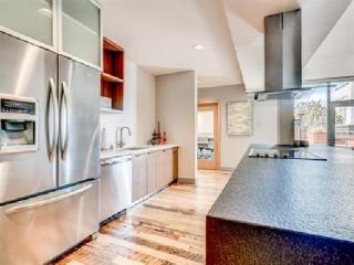 241 Yale Ave, Seattle WA  98109-5430 exterior