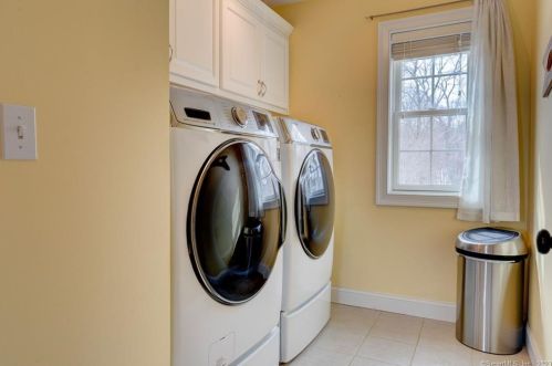 14 Farm Ridge Rd, Unionville CT  06013-2018 exterior