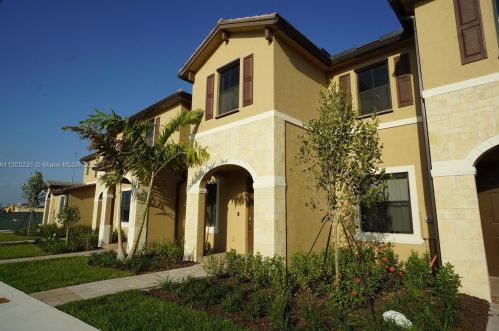 10629 32nd Ln, Hialeah, FL 33018-1703