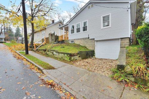 1 Woodland Ave, Glenwood Landing, NY 11547-3028