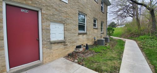 1344 Randolph Ct, Milwaukee WI  53212-1845 exterior