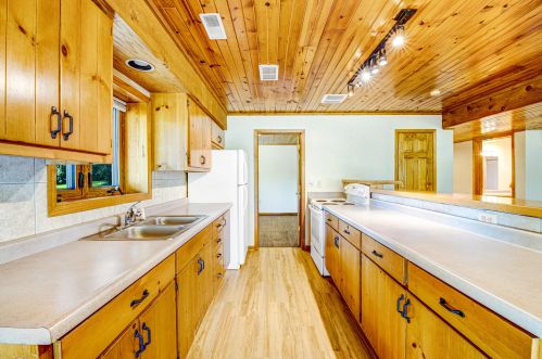 2717 Beaumont Ave, Waterford WI  53185-4933 exterior